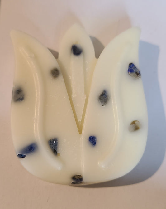 Hand poured gemstone infused soy wax melts. Vegan & cruelty free. Flower. Free postage.